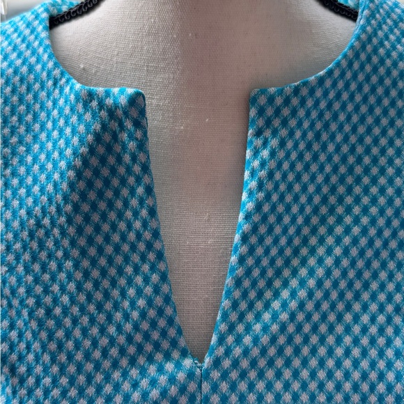 Elegant Blue Sleeveless Dress - Picture 2 of 4